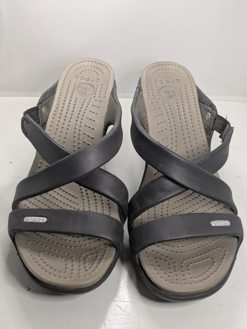 Crocs Cyprus IV Women’s Black Crosstown Strappy Sandals Size 10